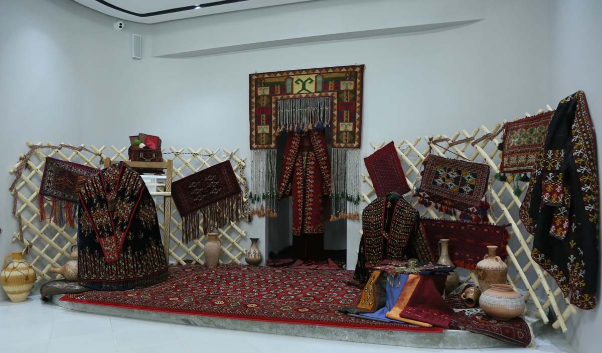 Туркменский дизайнер Дженнет Агаева выходит на международный уровень моды